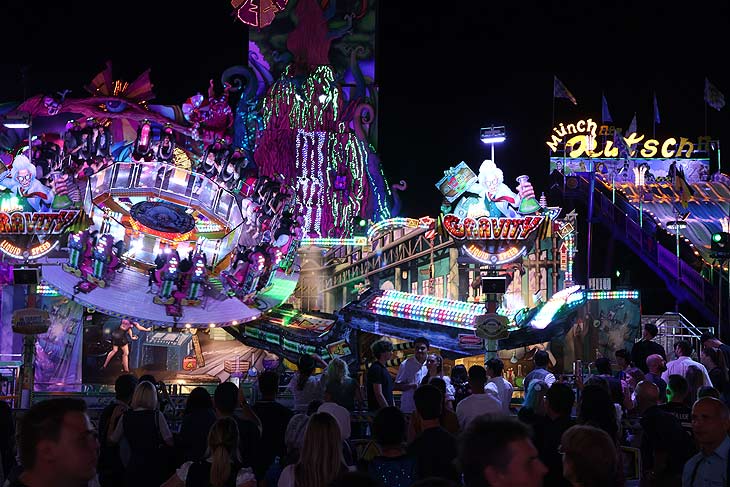 Mr. Gravity Wiesn-Neuheit von Frank Oberschelp 2023 in der Schaustellerstr / Ecke Straße 2 Ost